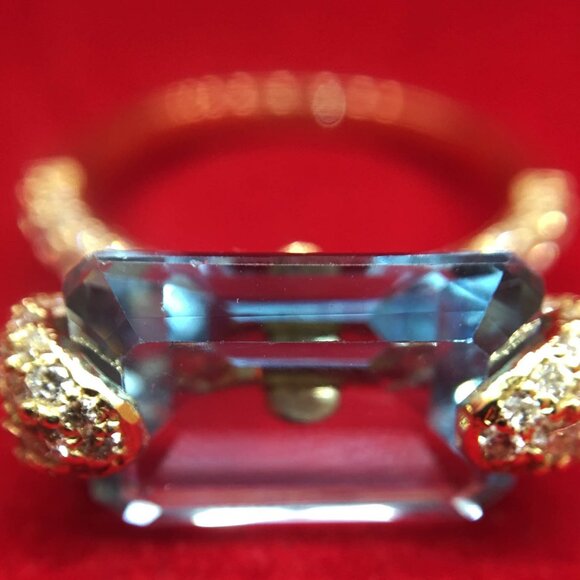 NEVER WORN Stunning 18KT YG Sky Blue Topaz & Diamond Ring. - Picture 5 of 12